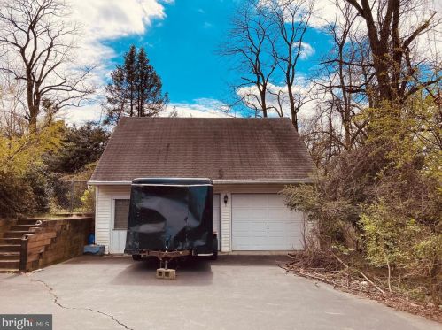 1172 Laurel Ln, Huntingdon Valley PA 19006-3216 exterior