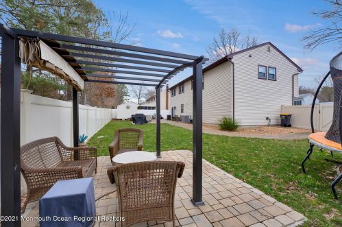 24 Sherwood Ln, Old Bridge NJ 08857-1635 exterior