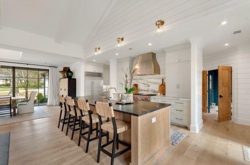 4181 Brookview Dr, Atlanta GA 30339-4605 exterior