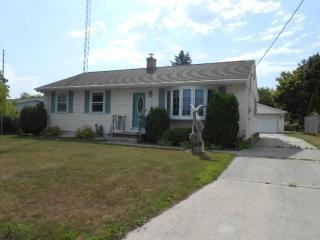 964 Circle Dr, Manitowoc, WI 54220-4361