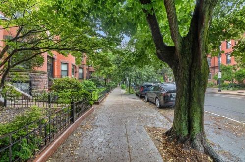 449 Beacon St, Boston MA exterior