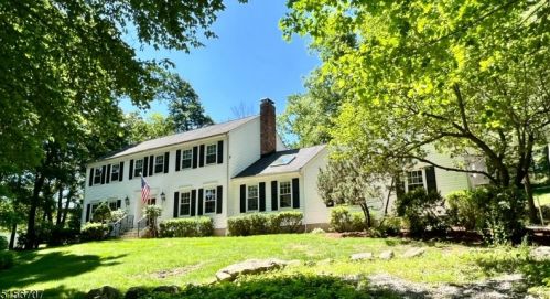 2 Huntington Dr, Dover, NJ 07869-2124