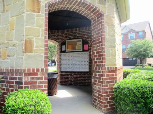 1570 Biltmore Ln, Irving TX  75063-3503 exterior