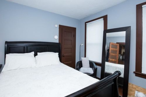 204 Broad St, Meriden CT 06450-6505 exterior