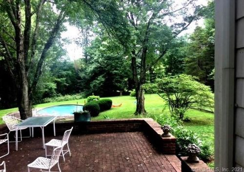 235 Deer Run Rd, Wilton CT 06897-1204 exterior