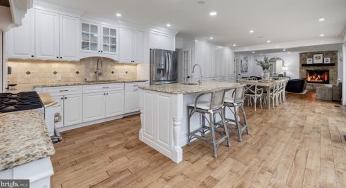 8701 Belmart Rd, Rockville MD  20854-1610 exterior