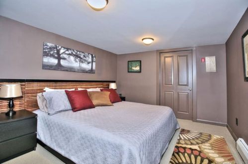 64 Bayberry Ln, Westport CT 06880-4031 exterior