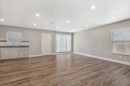 3239 Alaska Ave, Dallas TX  75216-5127 exterior