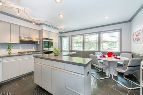 17 Coddington Ter, Livingston NJ 07039-3632 exterior