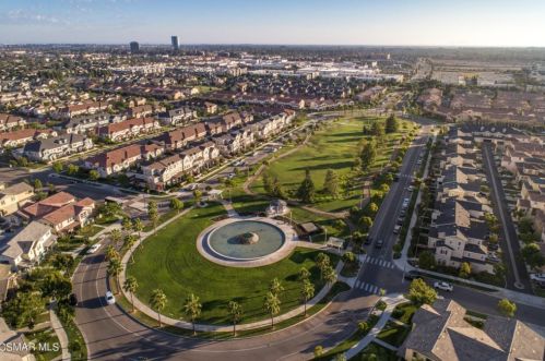 723 Forest Park Blvd, Oxnard CA 93036-5311 exterior