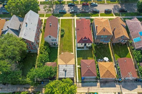 8642 Kingston Ave, Chicago IL  60617-2439 exterior