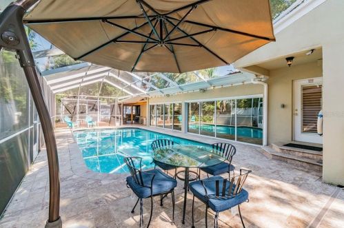 456 Davis Blvd, Tampa FL 33606-3818 exterior