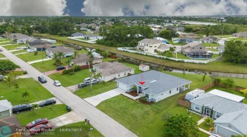 2470 Webster Ln, Fort Pierce, FL 34953-7443
