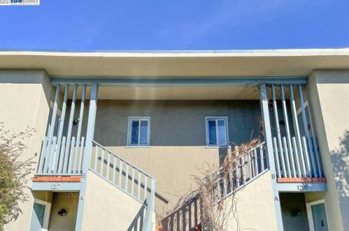 1207 University Ave, Berkeley CA 94702-1708 exterior