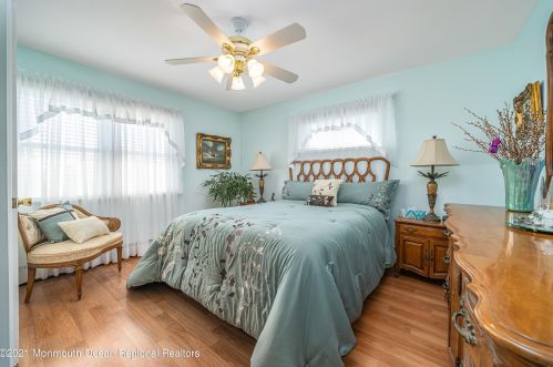 807 Bowline Dr, Lacey NJ 08731-3006 exterior