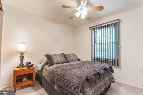 35 Aspen Dr, New Brunswick NJ 08902-1052 exterior