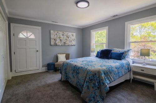 2726 Beverly Rd, Milwaukee WI  53211-2438 exterior