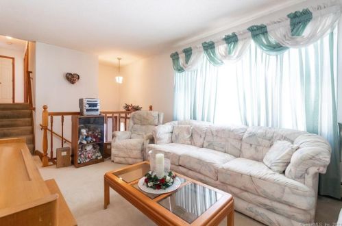 21 Susan Cir, Enfield CT 06082-5767 exterior