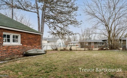 1177 Cornell Rd, Meskegon MI 49441-3833 exterior