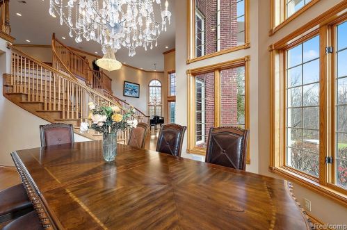 2384 Pebble Crk Dr, Rochester MI 48363-2228 exterior