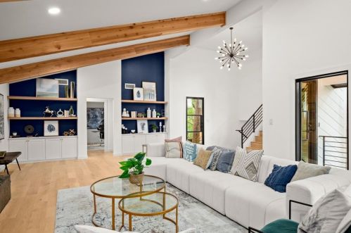 2100 Apricot Gln Dr, Austin TX 78746-7847 exterior