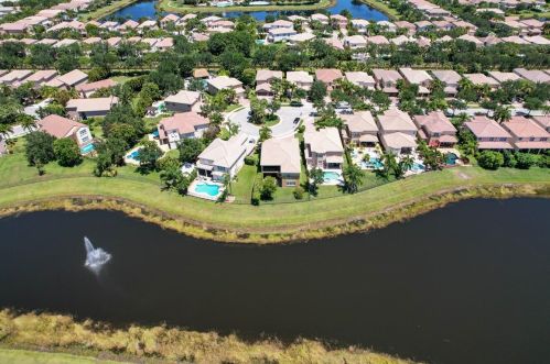 7878 Emerald Winds Cir, Boynton Beach FL 33473-7834 exterior