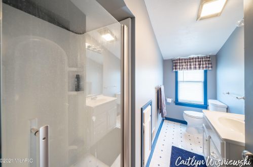 941 Northlawn St, Grand Rapids MI 49505-3717 exterior