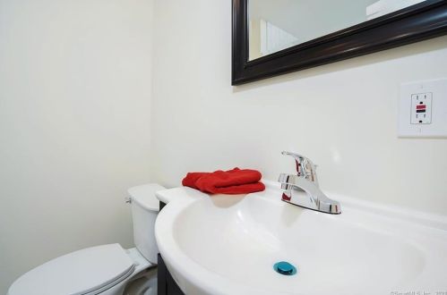 92 High St, Torrington CT 06790-6316 exterior