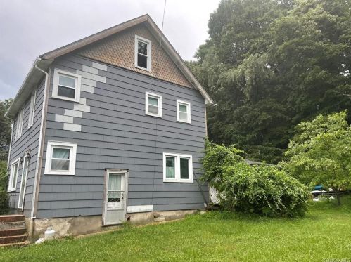 35 Beacon St, Middletown, NY 10940-4733