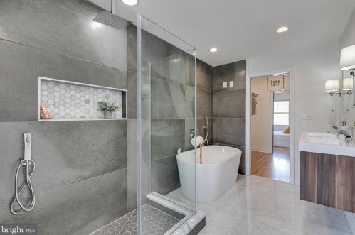 1009 Greenwich St, Philadelphia PA 19147-6409 exterior