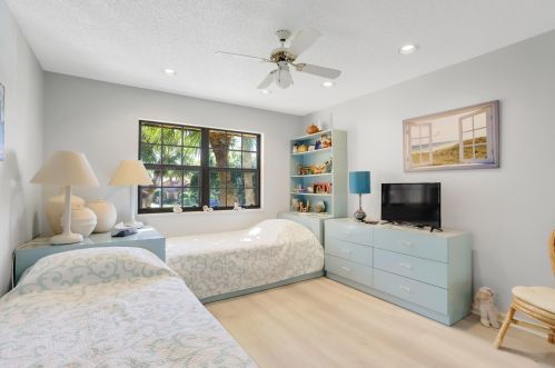 11241 Aspen Glen Dr, Boynton Beach FL 33437-1836 exterior