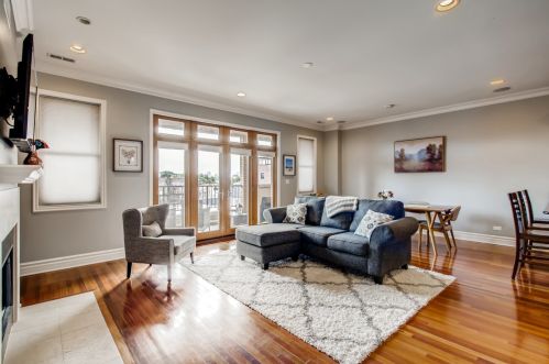 2714 Ashland Ave, Chicago, IL 60614-7598