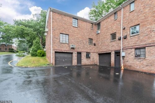 29 Troy Dr, Springfield NJ 07081-2060 exterior