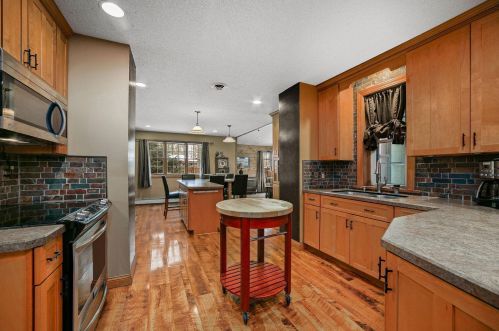 817 County Rd B, Saint Paul MN 55113-4532 exterior