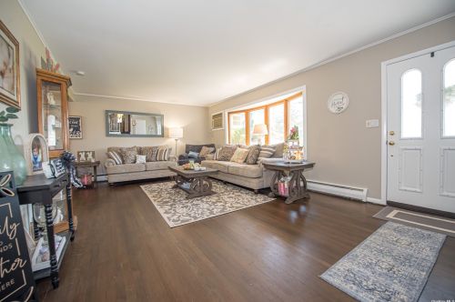 15 Ramita Ln, Commack NY  11725-1917 exterior