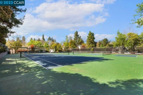 372 Camelback Rd, Concord CA  94523-1357 exterior