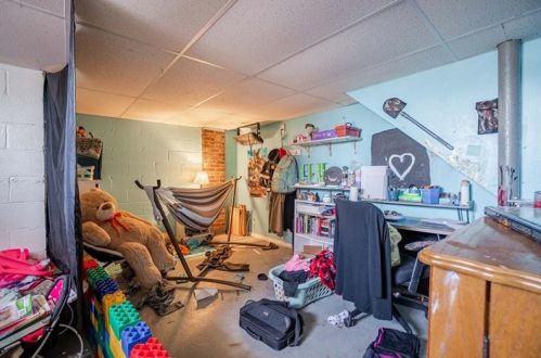 5135 Interboro Ave, Pittsburgh PA 15207-2327 exterior