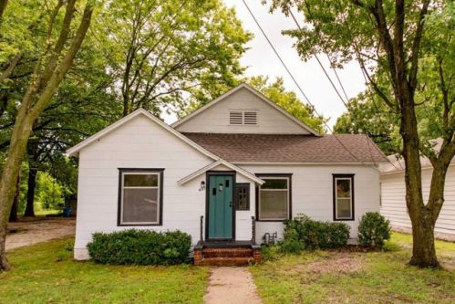 425 Clark St, Cherryvale, KS 67335-1906
