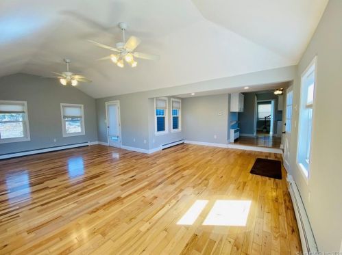 119 Kings Hwy, North Haven CT 06473-1211 exterior