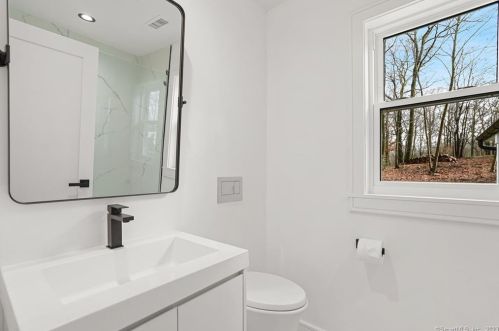 37 Walnut Hill Rd, Ridgefield CT  06877-2906 exterior