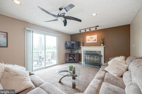 42 Hamilton Lk Dr, Trenton NJ 08619-3437 exterior