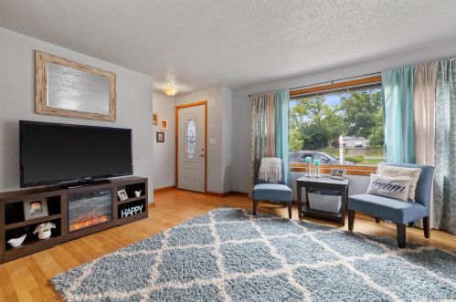 632 Grange Ave, Milwaukee, WI 53221-4422