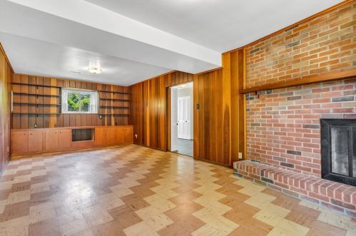 699 Fruithurst Dr, Pittsburgh PA 15228-2534 exterior