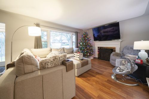 15 Westmont Dr, Grand Rapids MI 49504-6031 exterior