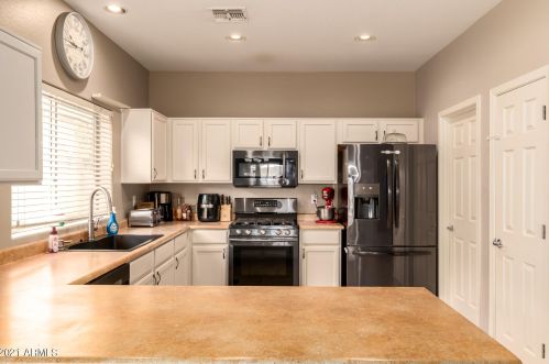 33712 26 Ave, Phoenix AZ 85085-5060 exterior