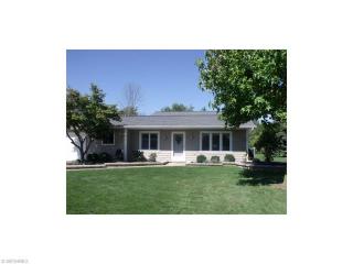 20282 Applewood Ln, Cleveland, OH 44149-5605