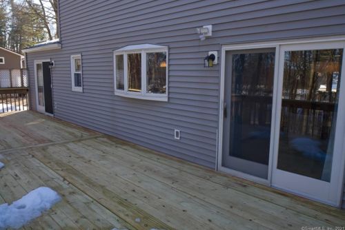 33 Northfield Rd, Enfield CT 06082-4240 exterior