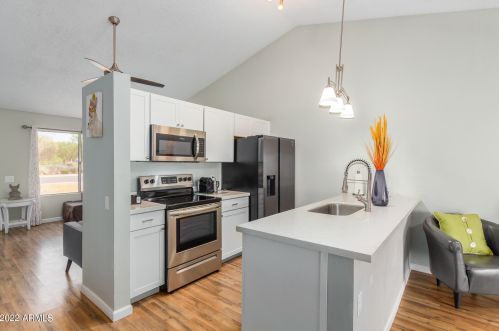 3010 Blackhawk Dr, Phoenix AZ  85050-4706 exterior