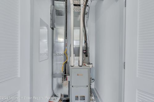 16 John St, Old Bridge NJ 08857-1705 exterior