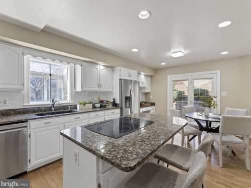 207 Glendale Ave, Alexandria VA 22301-2452 exterior